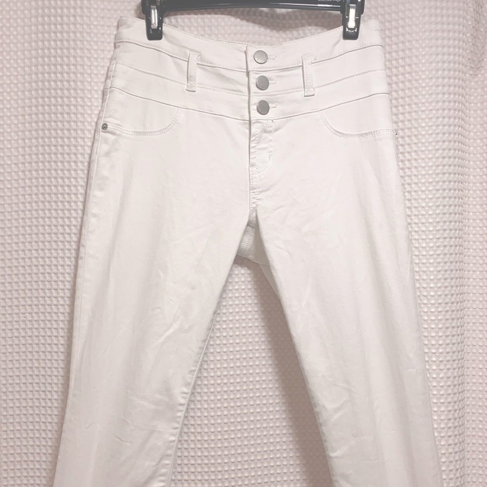 ✨NEW✨ High Waisted White Jeans